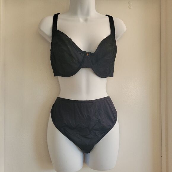 Savage ×Fenty black bra and panties - Picture 2 of 8